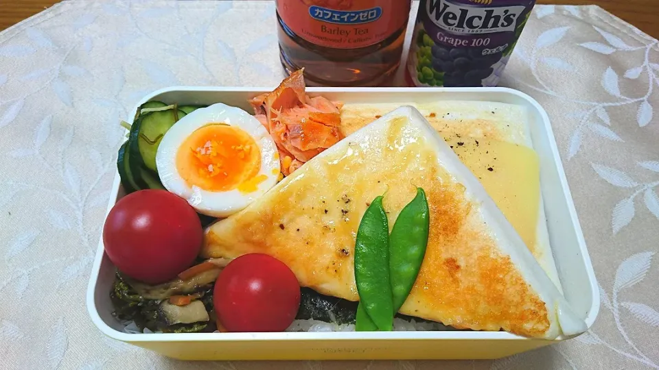 5/13のお弁当
海苔弁当、はんぺんのチーズ焼きなど|卯月さん