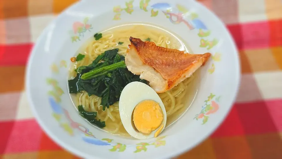 Snapdishの料理写真:鯛だしラーメン|よっしー(=^ェ^=)さん