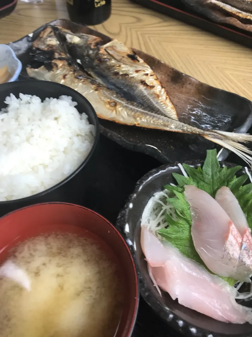 地元ごはん定食！鯵の干物と地物の刺身。伊豆で朝から行列のできる定食屋！|Tomyさん