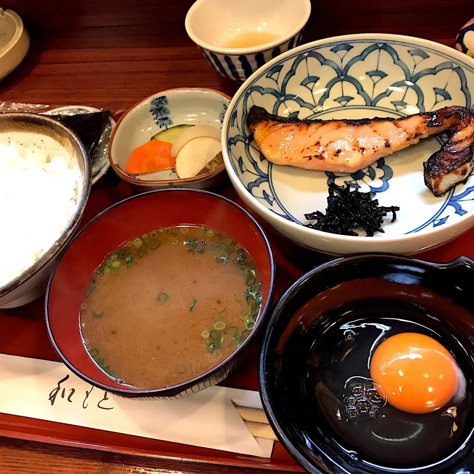 しゃけ粕漬定食＋生玉子@和もと(銀座)|塩豚骨さん