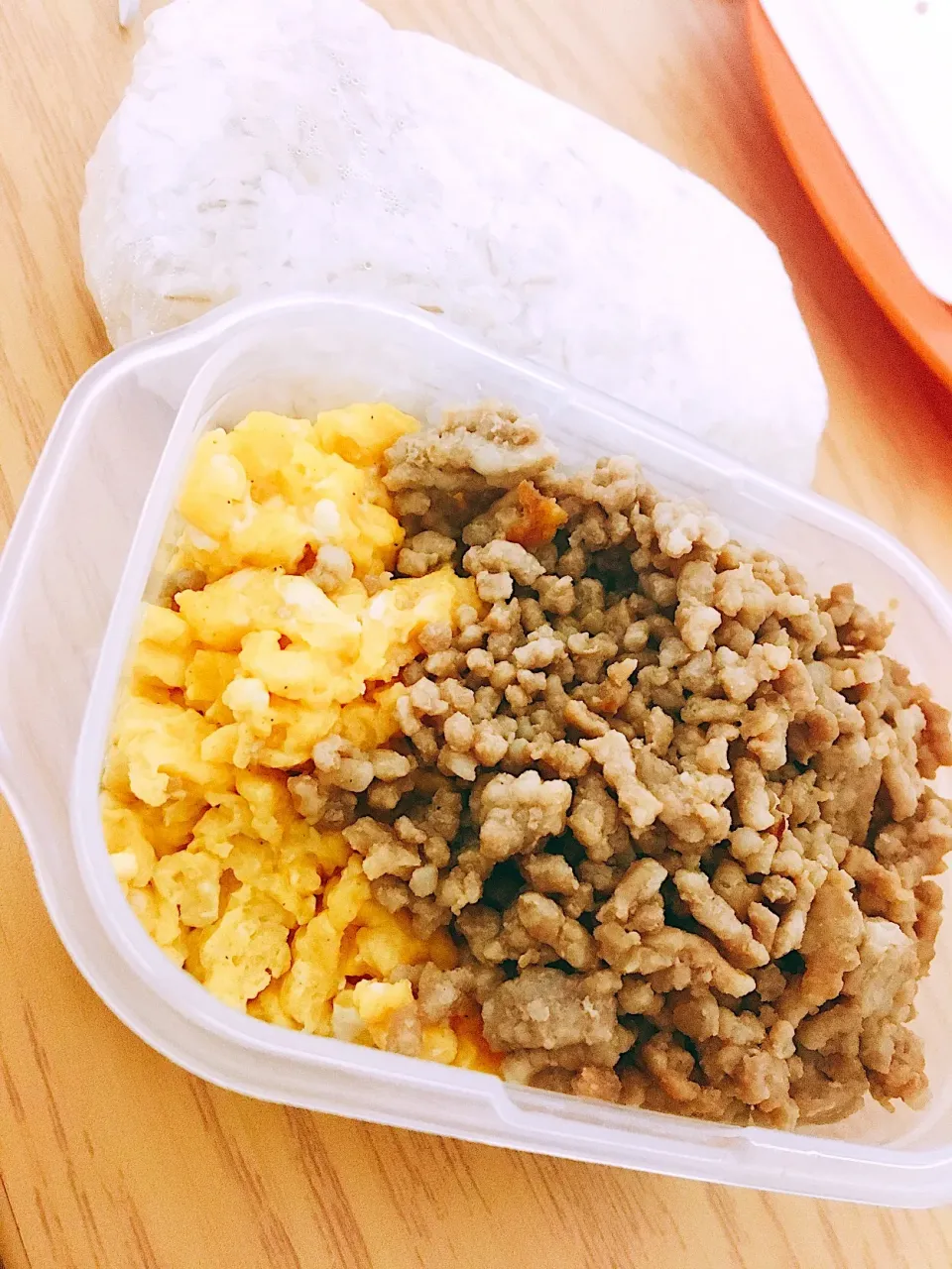 Snapdishの料理写真:【ざっぱ弁当】そぼろご飯|そばゆさん