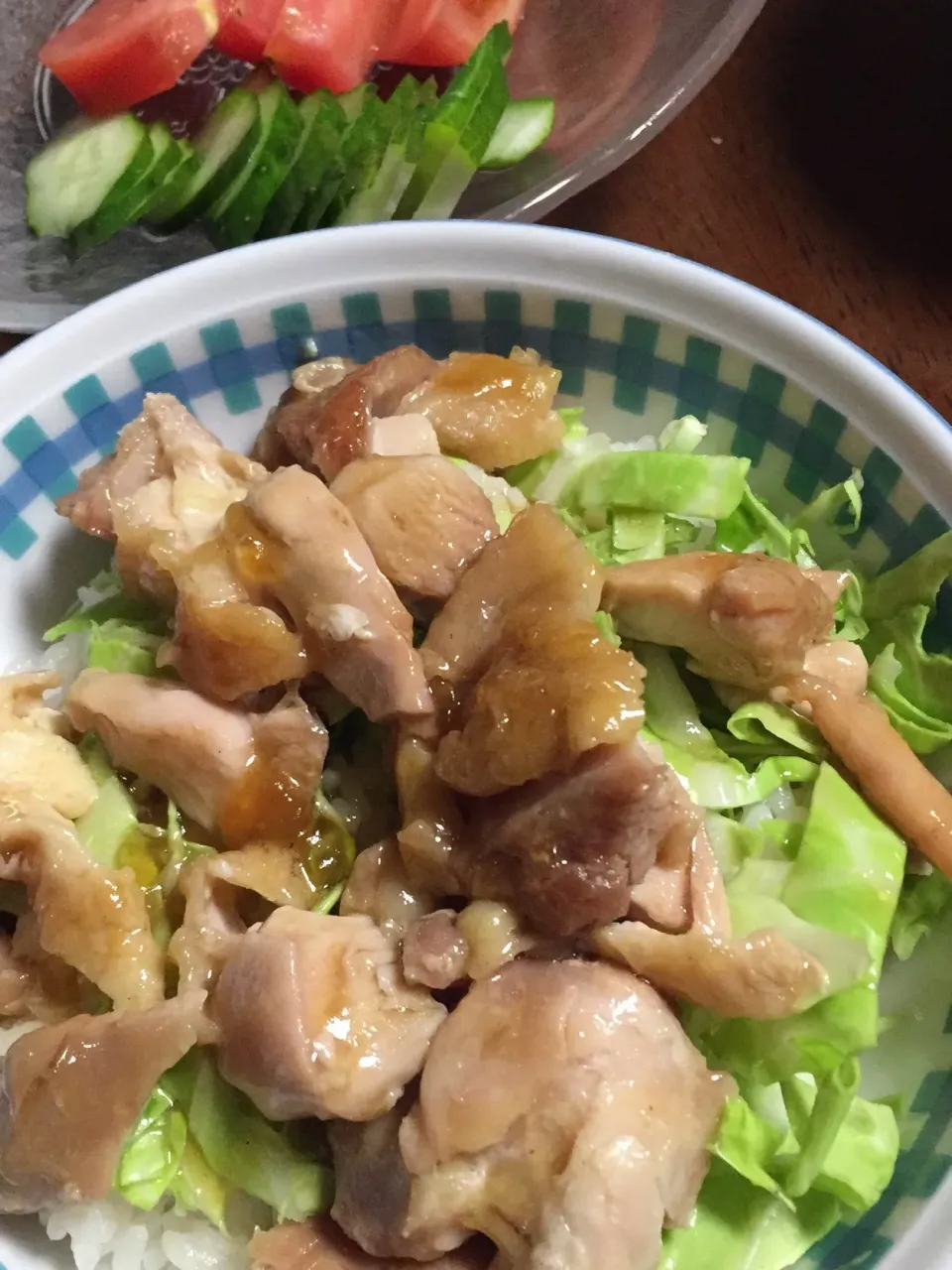 Snapdishの料理写真:鶏の照り焼き丼     サラダ|掛谷節子さん