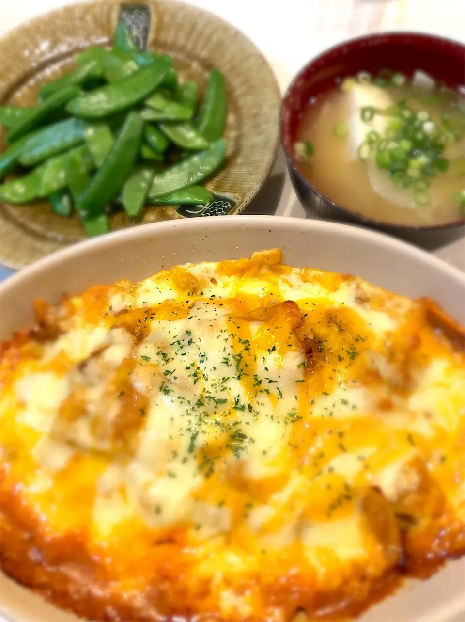 ひき肉のグラタン  味噌汁  スナップエンドウ|キヨさん