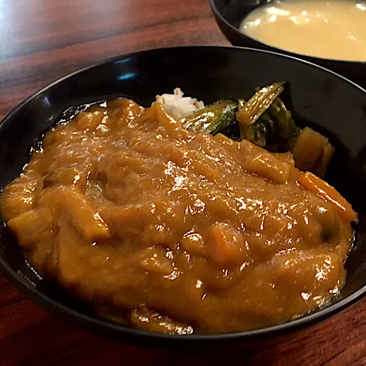 昼ごはん☀️☀️☀️
カレーライス🍛  みそ汁|ぽんたさん