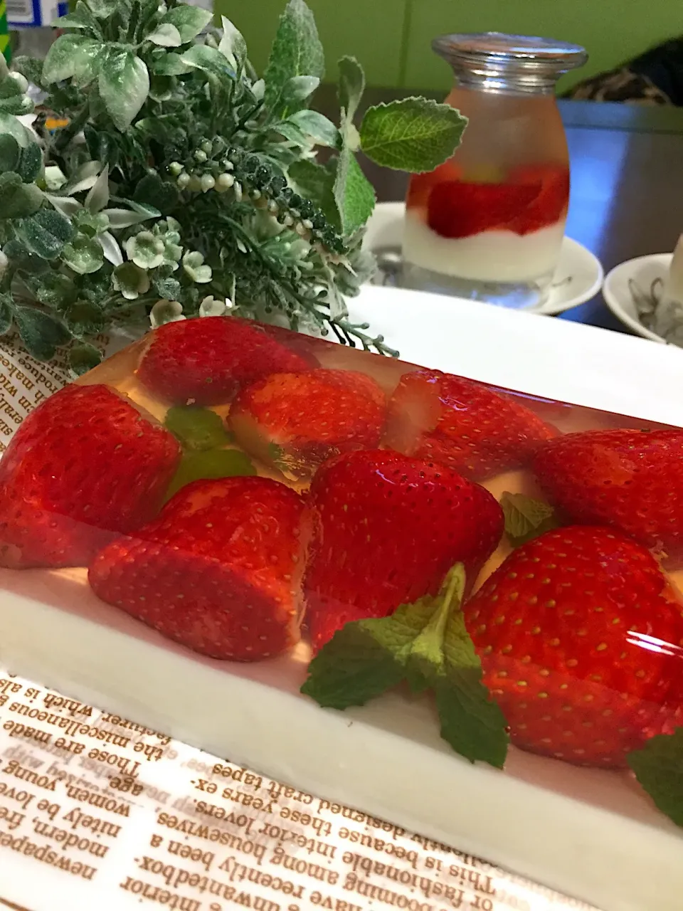 Snapdishの料理写真:パンナコッタと苺ゼリー🍓|みっこちゃんさん