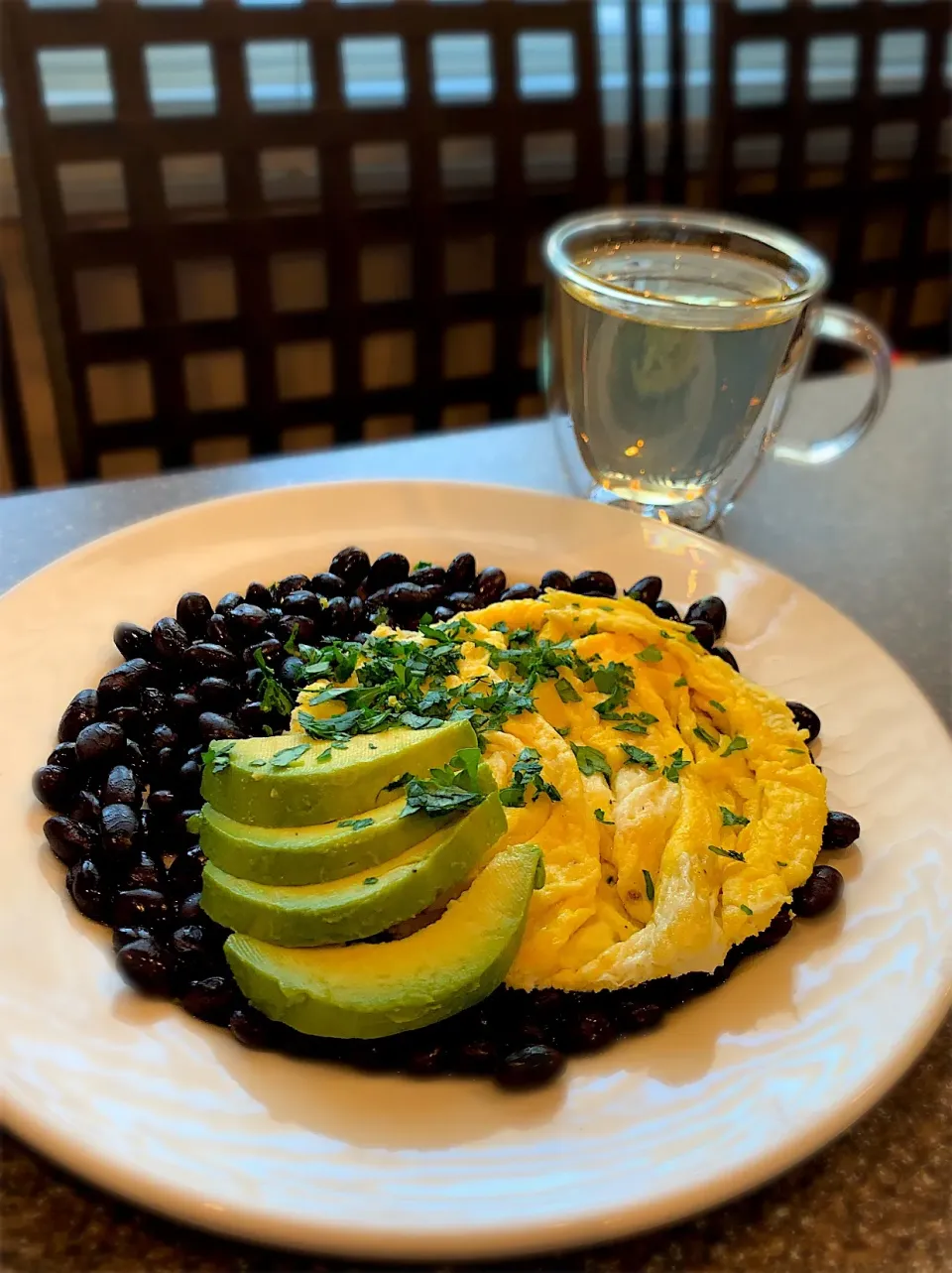 Huevos con frijoles negros y ahuacate|FitMomDoc19さん