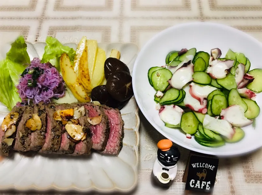 ステーキ🥩🎶&キューリとタコのマリネ風😋|バシュランさん