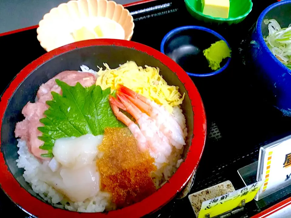 海鮮三色丼＆半そばセット|nyama1さん