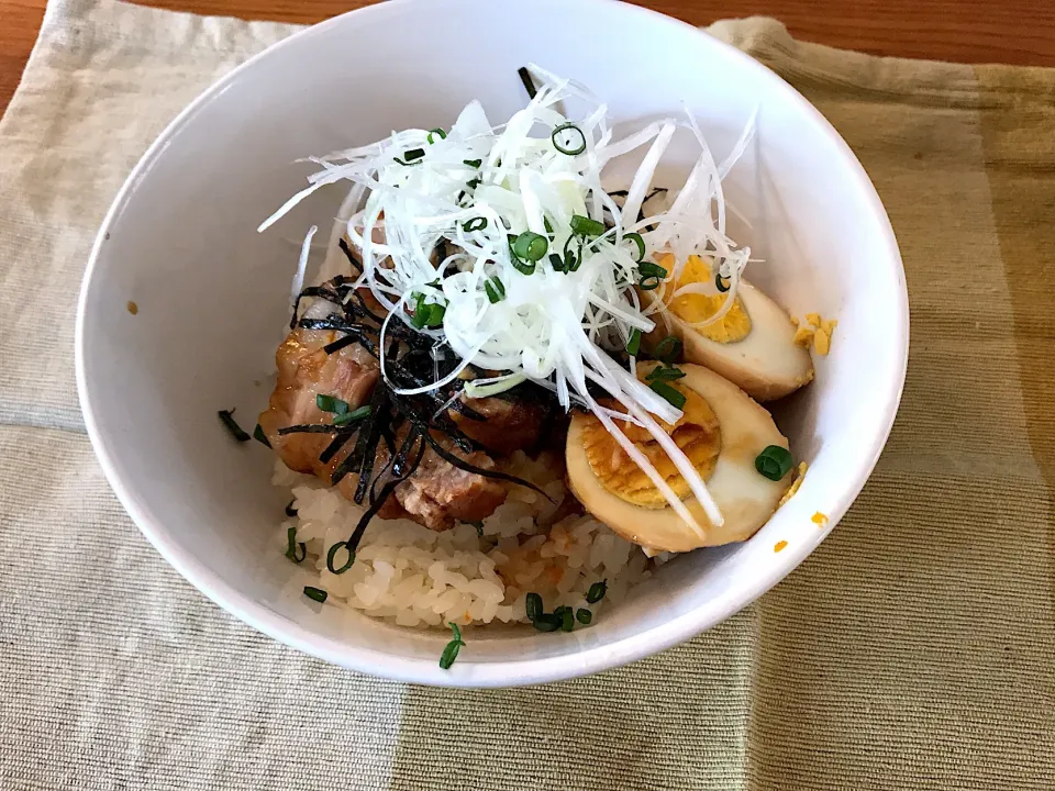 豚の角煮丼！|たまごさん