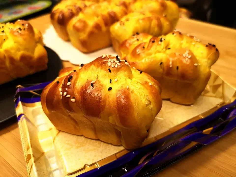 Snapdishの料理写真:Mini pumpkins loaves|Ee Shanさん