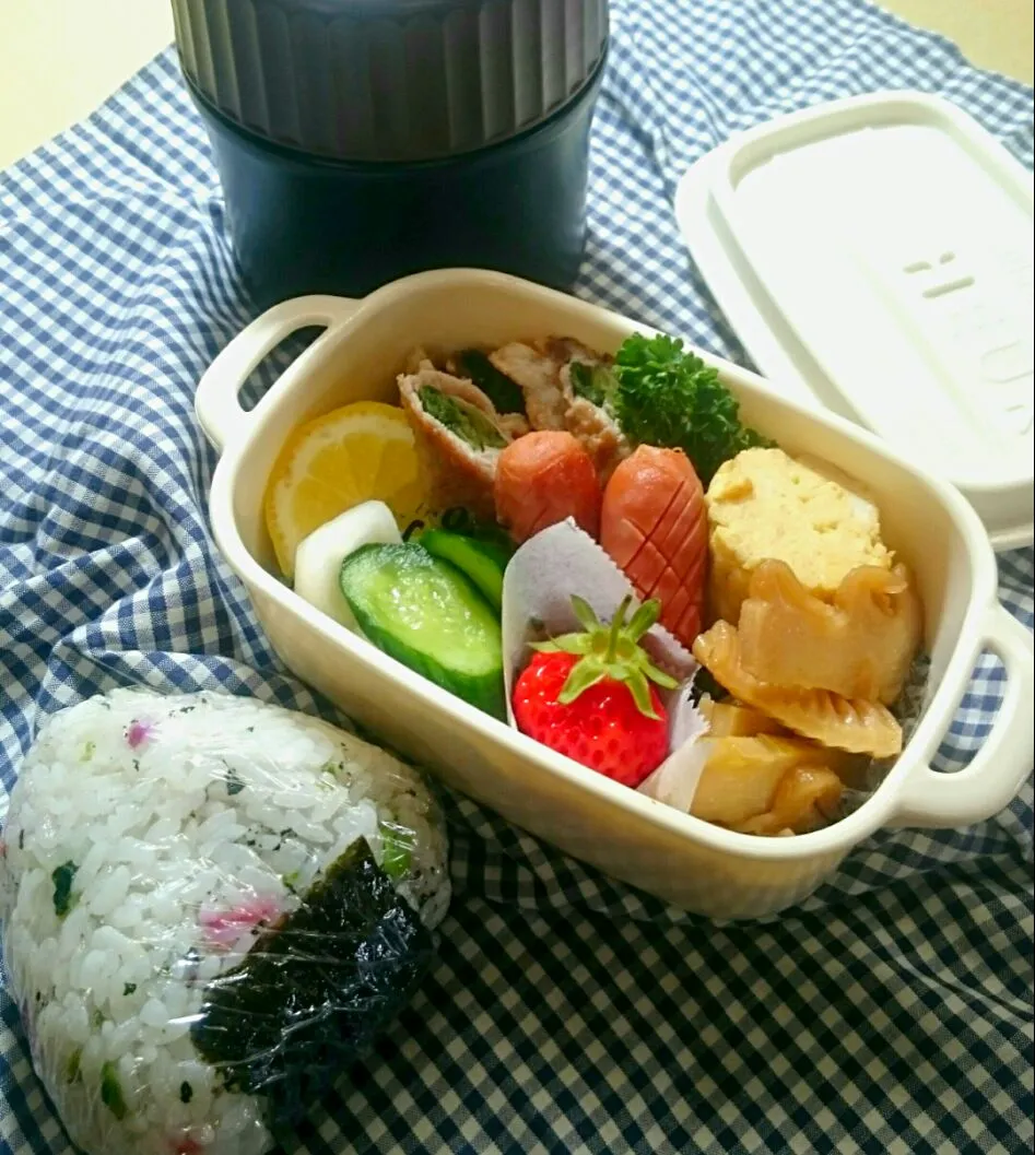 自分のお弁当‼かぶの茎の豚肉巻き弁当
 #節約弁当
 #自分のお弁当
 #おにぎり弁当|okamichanさん