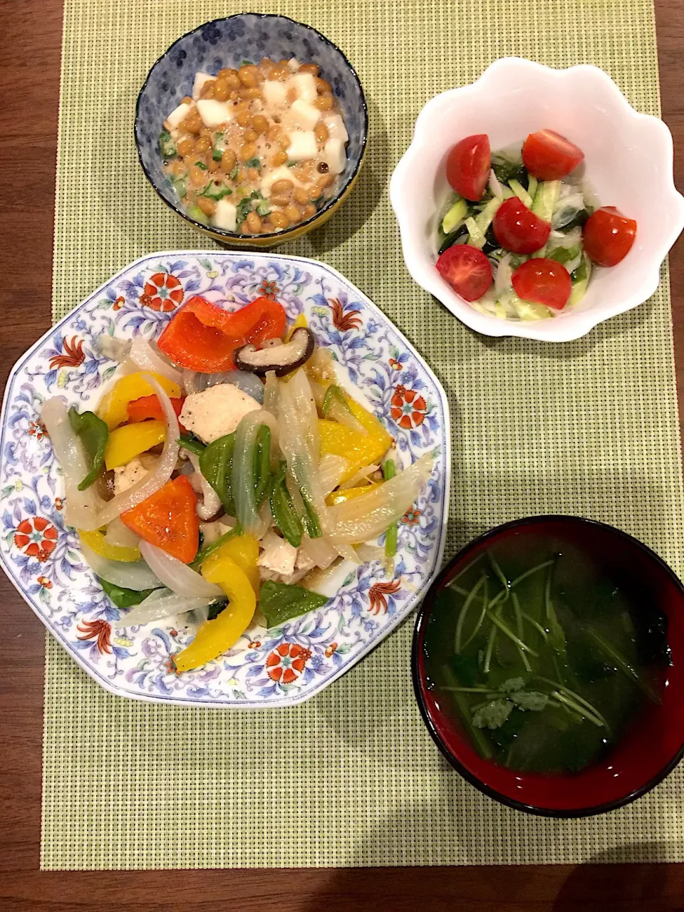 鶏むね肉と新タマネギ、パプリカのカラフル炒め|浜@ちゃんさん