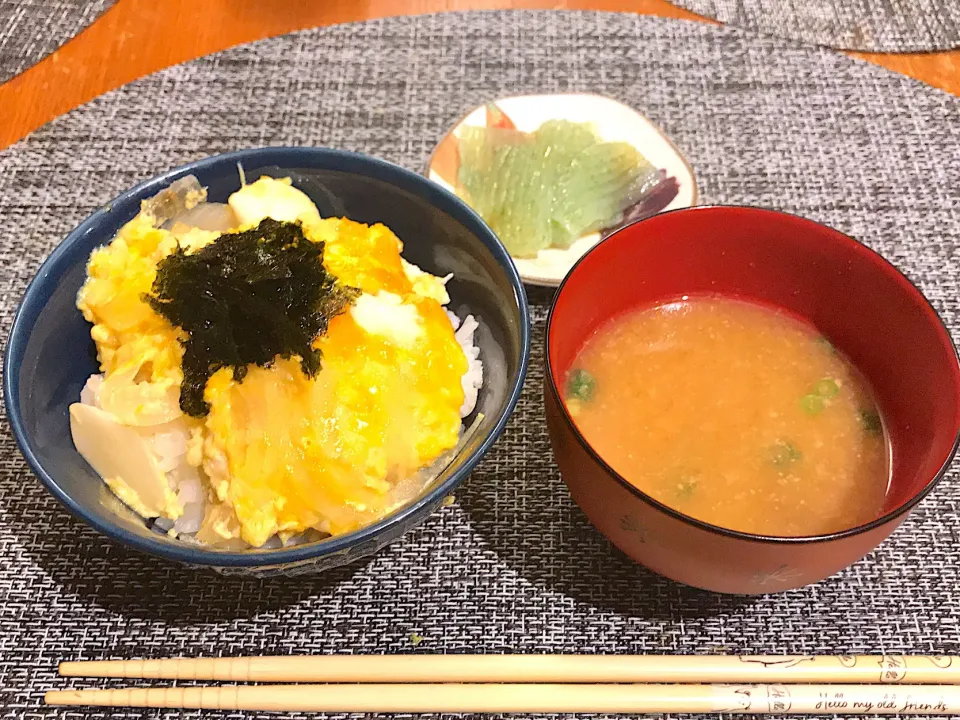 玉子丼とナメコ汁|とみぃさん