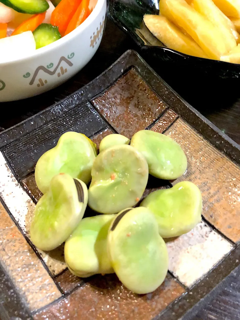 自家栽培のソラマメの塩茹で♫•*¨*•.¸¸♪

 #季節物  #旬の食卓 
 #無農薬野菜  #自家栽培野菜  #畑生活3年目
 #そら豆|シロンさん