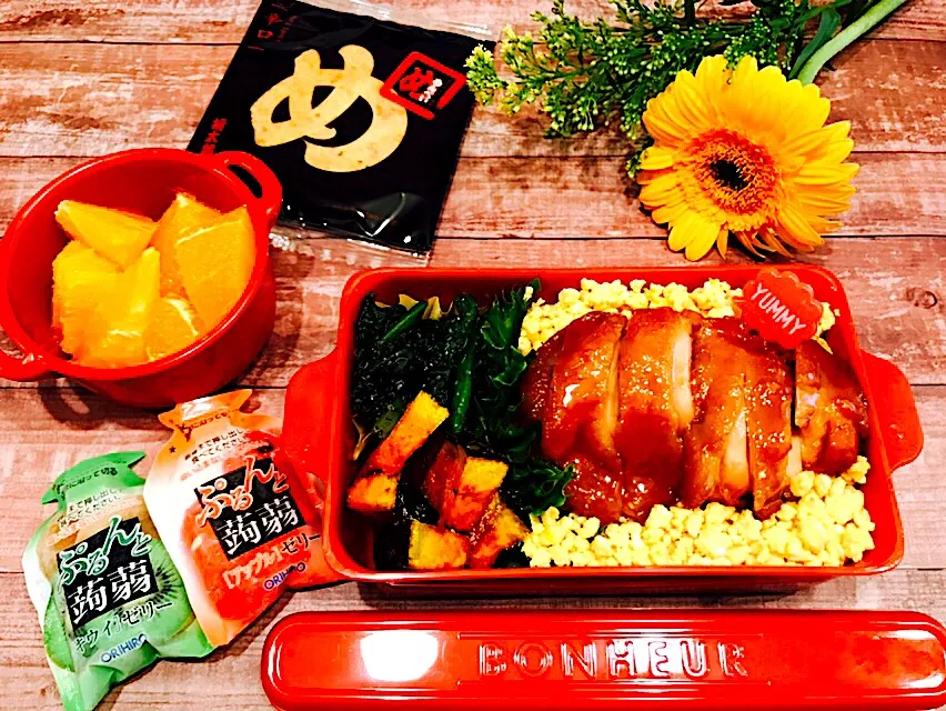 Snapdishの料理写真:🌸今日のお弁当🌸
#チキン照り焼き丼  
#フライドパンプキン
#ほうれん草のごま和え
#オレンジ
#蒟蒻ゼリー
#めんべい|いちごさん