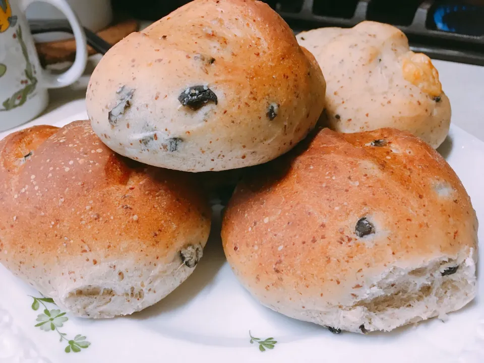 Handmade olive bread with cheese|reigineさん