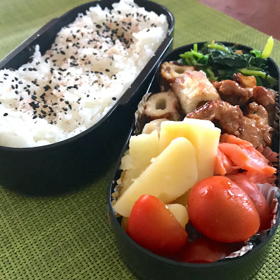 今日のお弁当🍱
焼き鮭

週の真ん中
折り返しです

今日も頑張って まいりましょう٩( 'ω' )و
気をつけて
いってらっしゃい👋😊|mokoさん