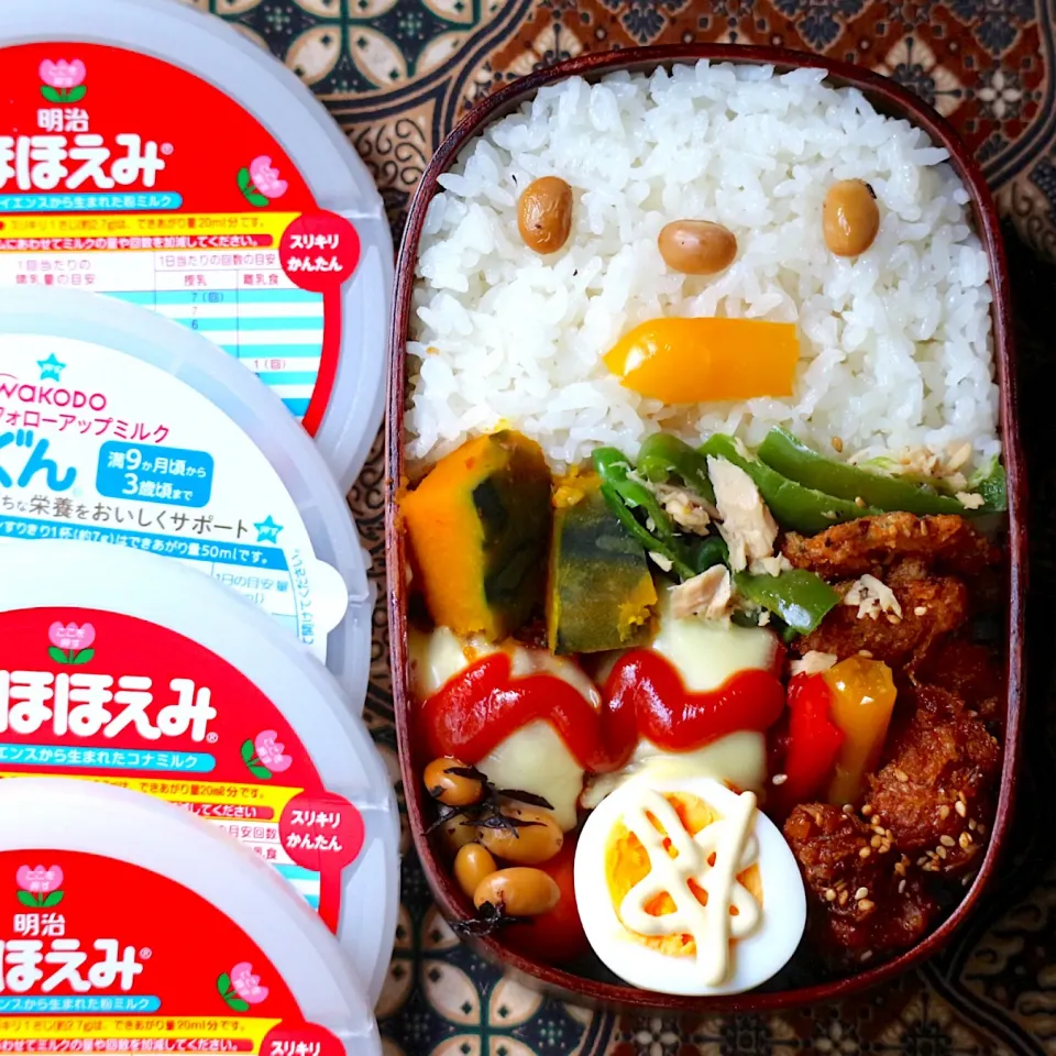 Snapdishの料理写真:お弁当 ハンバーグにチーズ乗っけるだけでお弁当の色味が変わります😊|tamiさん