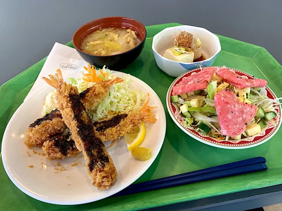 海老フライ、冷奴、イタリアンサラダ、味噌汁|Tadahiko Watanabeさん