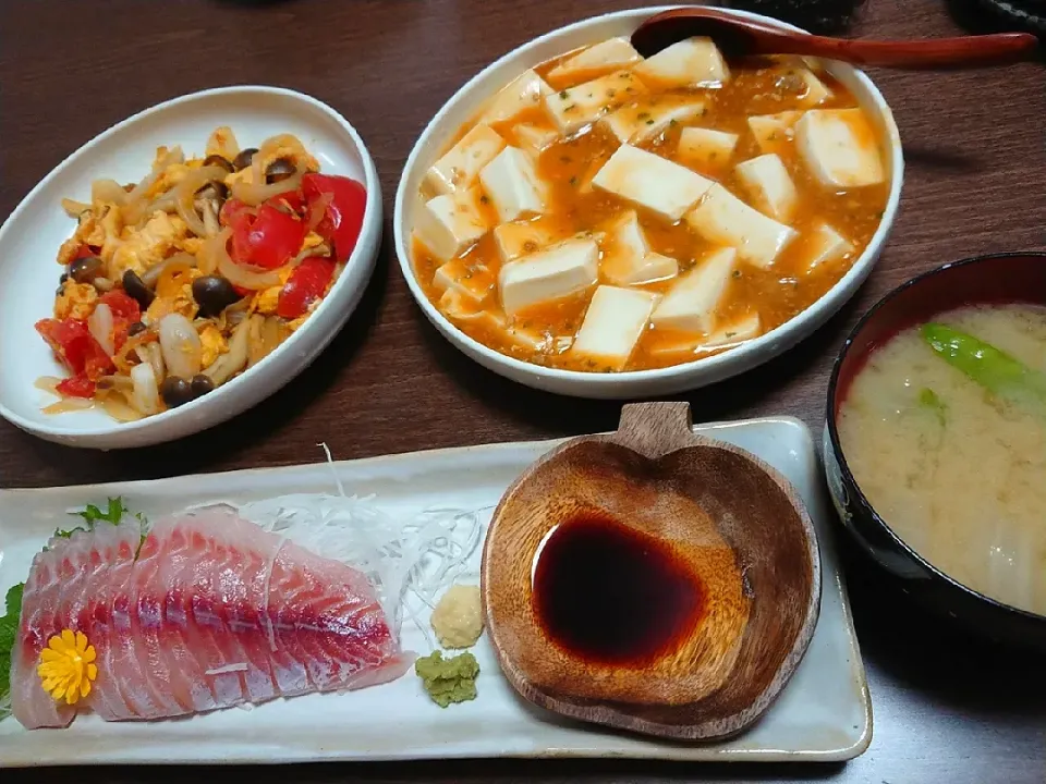 いさきのお造り
麻婆豆腐
玉ねぎとしめじとトマトと卵の中華炒め
白菜と絹さやのお味噌汁|Sさん