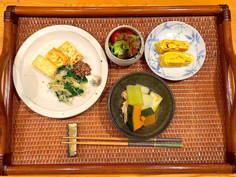 豆腐のステーキ
かぼちゃの煮物
卵焼き
サラダ|mie yoshidaさん