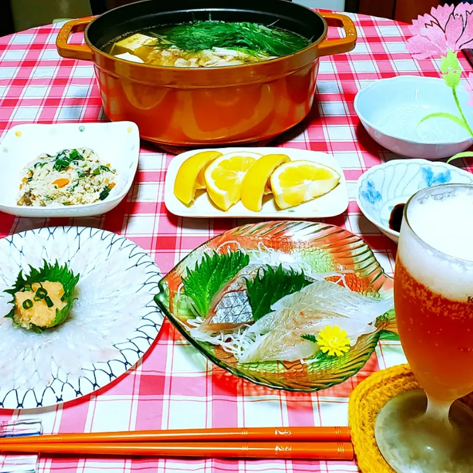 Snapdishの料理写真:水菜たっぷり➰はりはり鍋🍲
ほうぼうの薄造り
カレイと鯵のお造り
卯の花
愛媛のはるか🍊|yukaringoさん