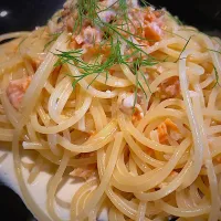 Snapdishの料理写真:パスタ  鮭&チーズ  クリームソース
シコシコツルツル🍝|酒肴菜 kun                          自 2018.5.1さん