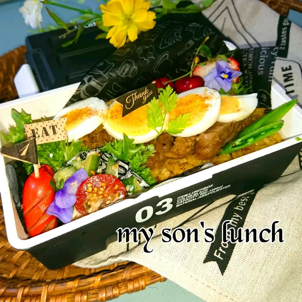 Snapdishの料理写真:ドライカレー＆ステーキ弁当|kotokotoさん