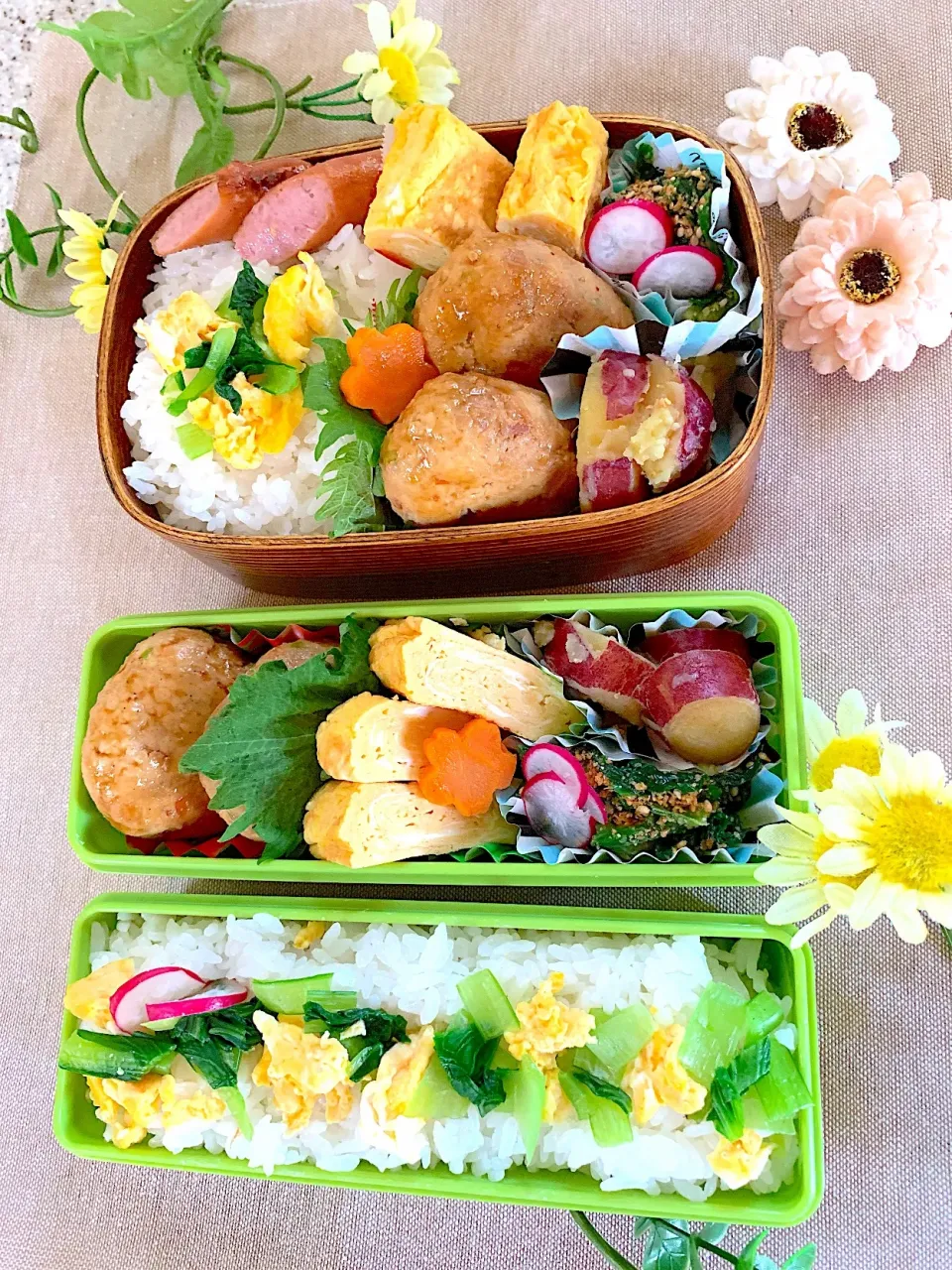 #お弁当 
 #男子部活お弁当。姉おまけお弁当。 
今日のお弁当
つくねバーグ、出し巻き玉子焼き、ほうれん草の胡麻和え、さつまいもの甘煮。|yukaさん