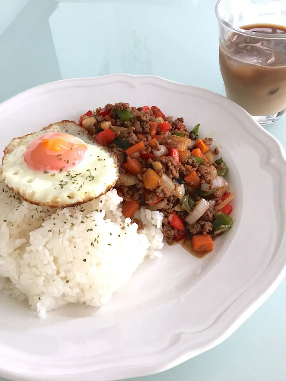 ガパオライス🌴🌈☀️

#暖かい日のランチ
#ひき肉
#食べやすいガパオライス
#たっぷり野菜
#子供がよろこぶ|okazuさん