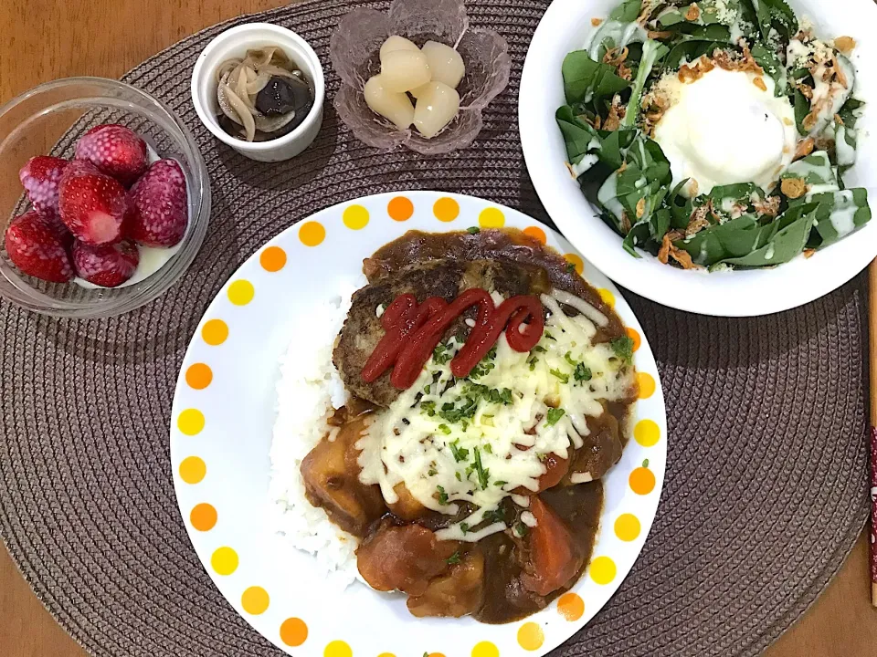 Snapdishの料理写真:肉じゃがリメイクハンバーグカレー|ゆうかさんさん