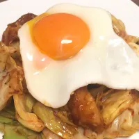 キムチ炒め目玉焼き乗せ|まくねさん