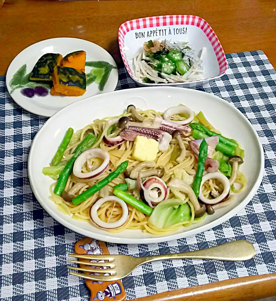 アスパラとイカのバターしょう油スパゲティー🍝 #イカ #バターしょう油 #パスタ|とししいたけさん