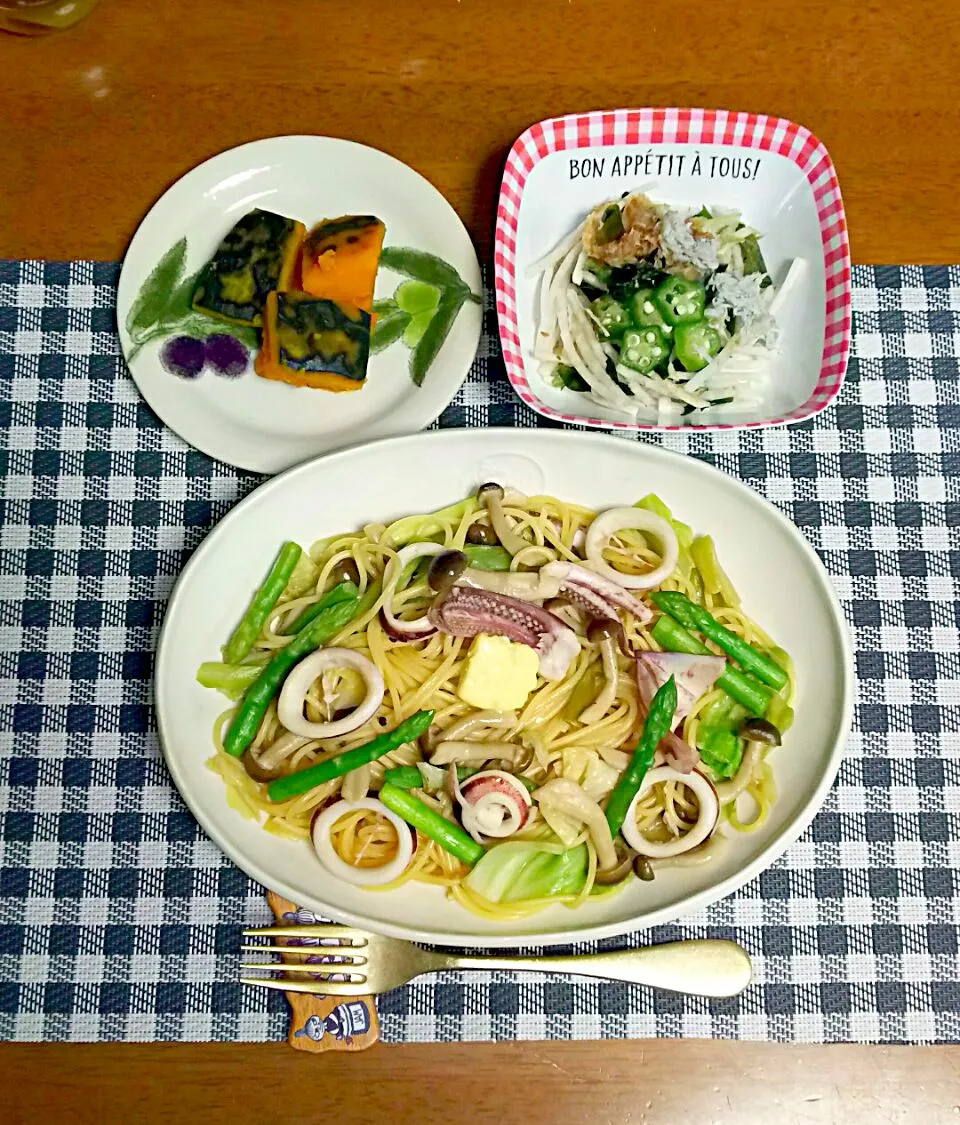 アスパラとイカのバターしょう油パスタ🍝晩ご飯🌃🍴🎵|とししいたけさん