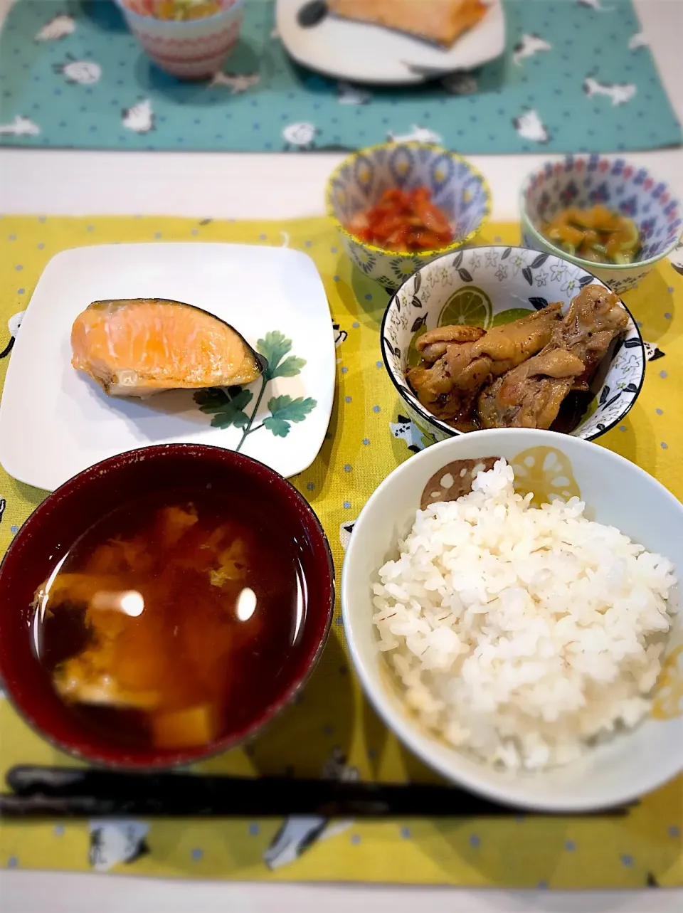 焼鮭  豆腐と卵のおつゆ  手羽元  キムチ  クラゲ胡瓜|キヨさん