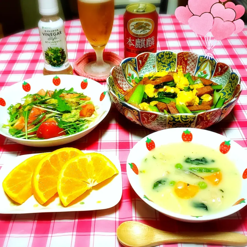 Snapdishの料理写真:ラクレットチ－ズが美味しい
野菜たっぷりクリームシチュー
小松菜とスパムのチャンプルー
水菜とトマトとアボカドのサラダ
はるみ🍊|yukaringoさん