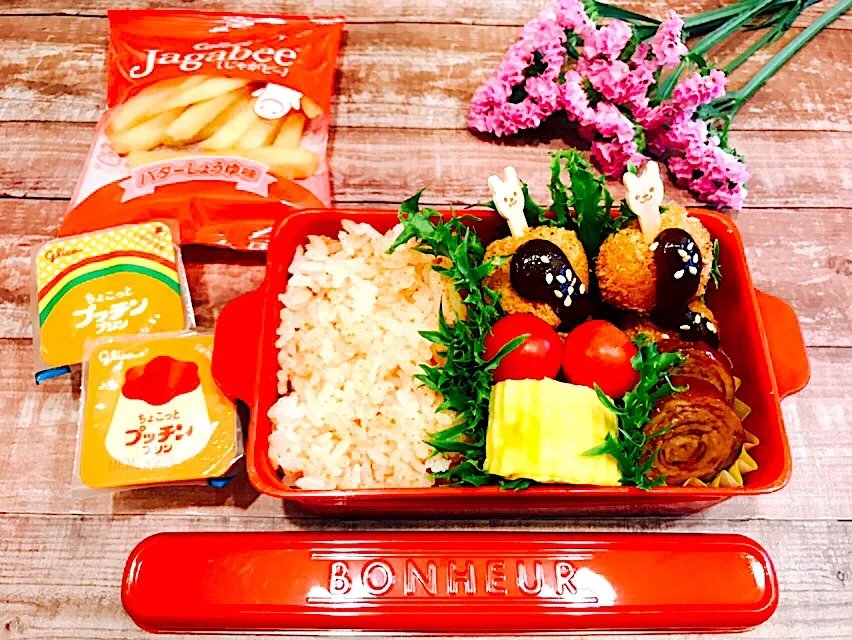 JKお弁当
#ウインナー味噌串カツ
#卵焼き
#豚肉くるくるチャーシュー
#とまと
#ちょこっとプッチンプリン|いちごさん