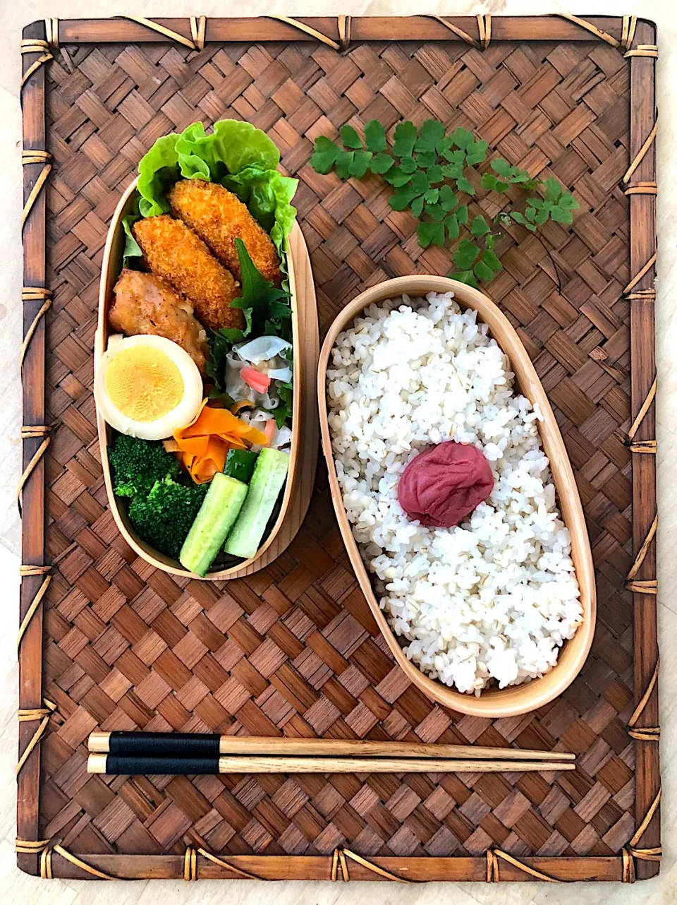 Snapdishの料理写真:今日のお弁当
肉コロッケ、鳥唐揚げ、醤油卵、人参の塩きんぴら、ブロッコリーのおひたし、たたききゅうり、麦ご飯|Keiko Sakamotoさん