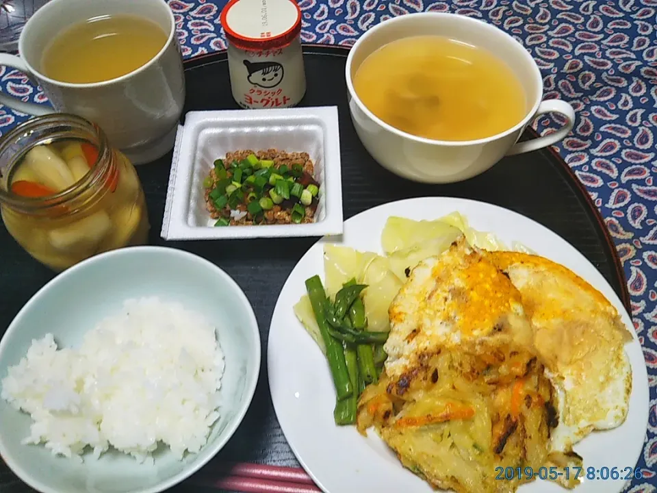 Snapdishの料理写真:よねばーばの朝ごはん
卵焼きキャベツ、アスパラガス添え
玉ねぎの味噌汁
納豆
らっきょう
ご飯、生姜湯|yoneばーばさん