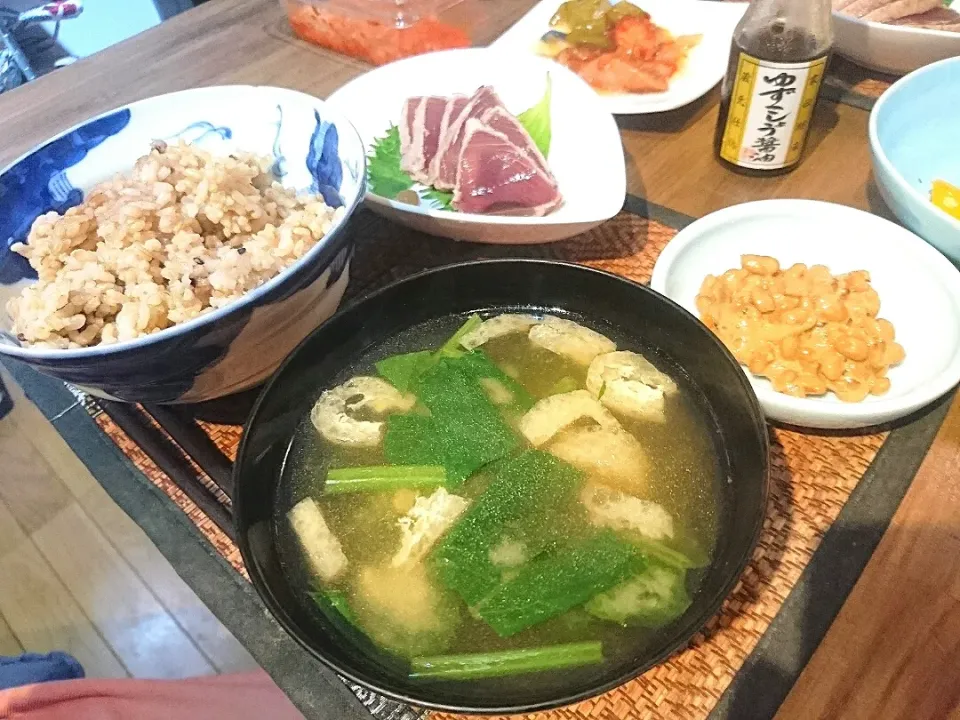 Snapdishの料理写真:鰹のたたき&納豆&ほうれん草の味噌汁|まぐろさん