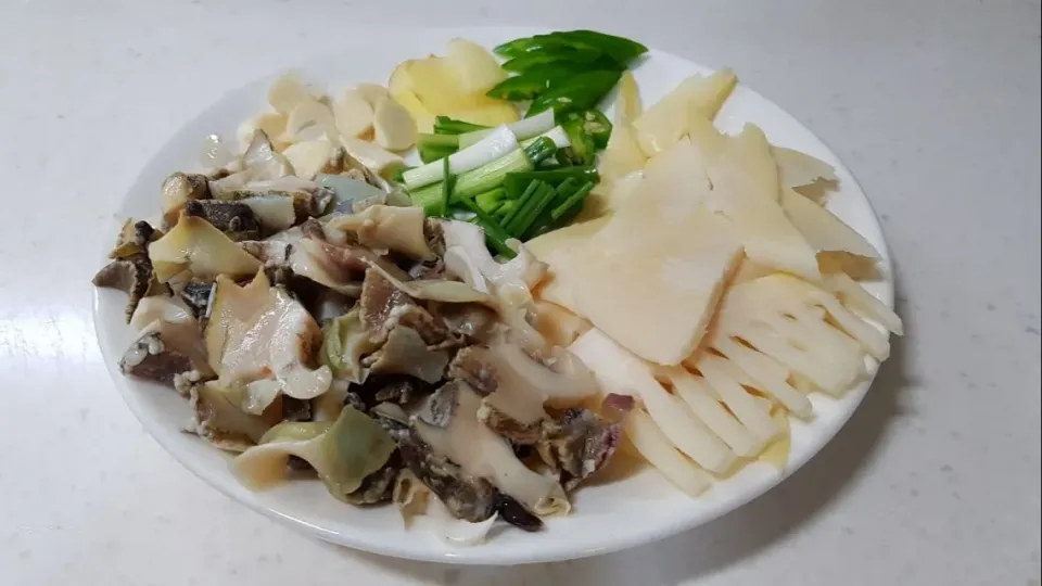 saute sea snails with Spring bamboo shoots|steven z.y.さん