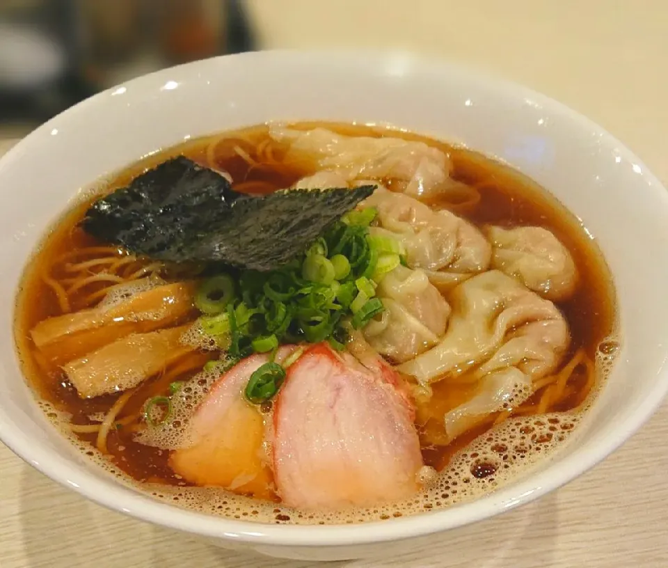 黒醤油肉ワンタン麺|哲さん