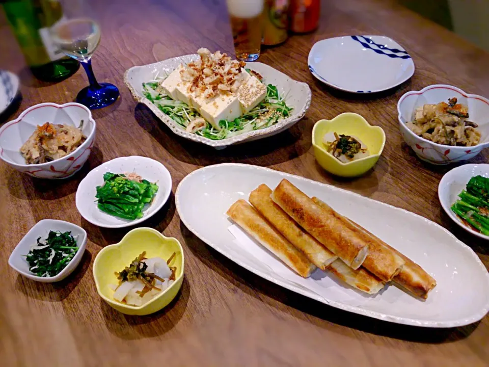 Snapdishの料理写真:肉じゃが春巻きのある食卓|古尾谷りかこさん