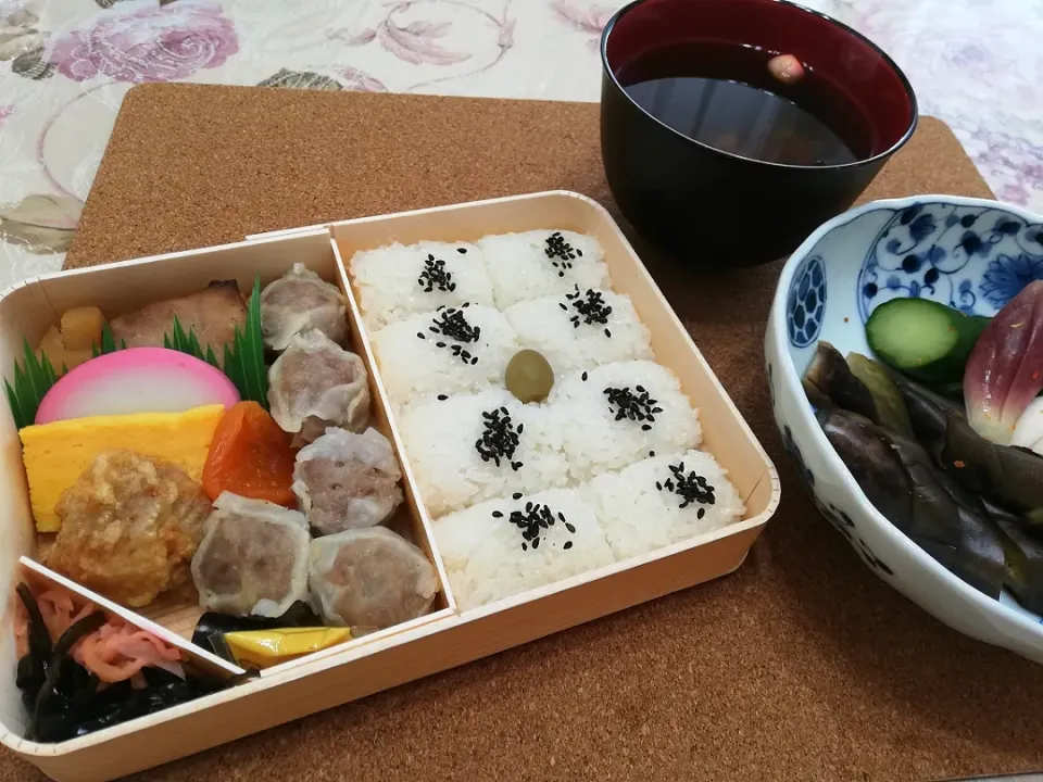 Snapdishの料理写真:令和元年五月十七日
シウマイ弁当で晩ご飯🍱|たえさん