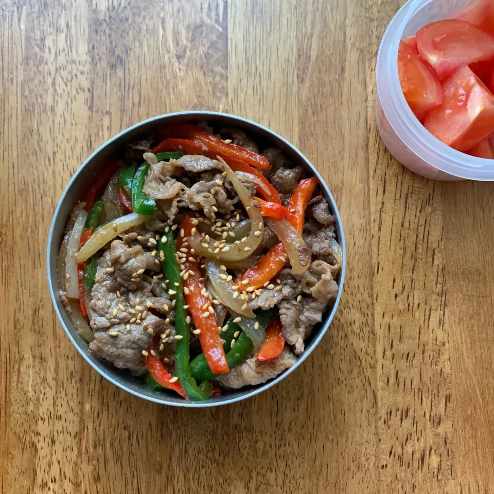 プルコギ風 焼肉丼弁当
トマト付き|まる(丸大豆)さん