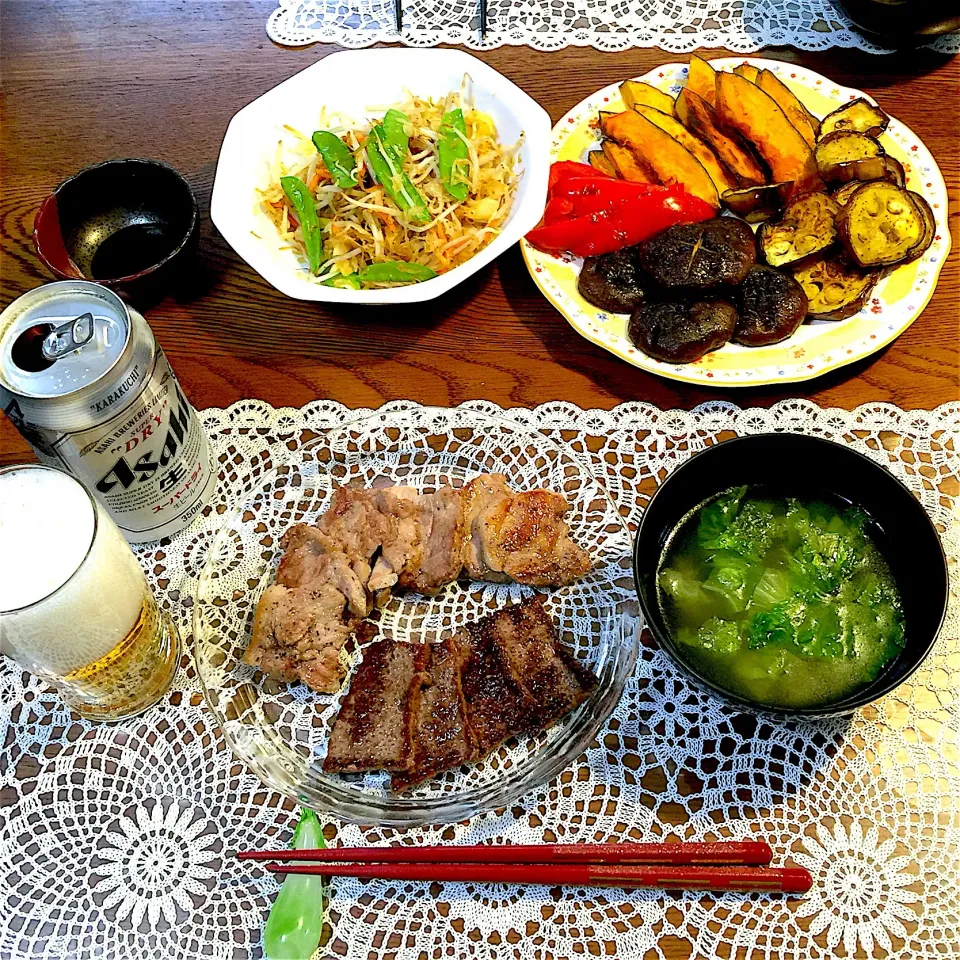 焼き肉、野菜焼き、野菜炒め、韓国風スープ
ビール|yakinasuさん