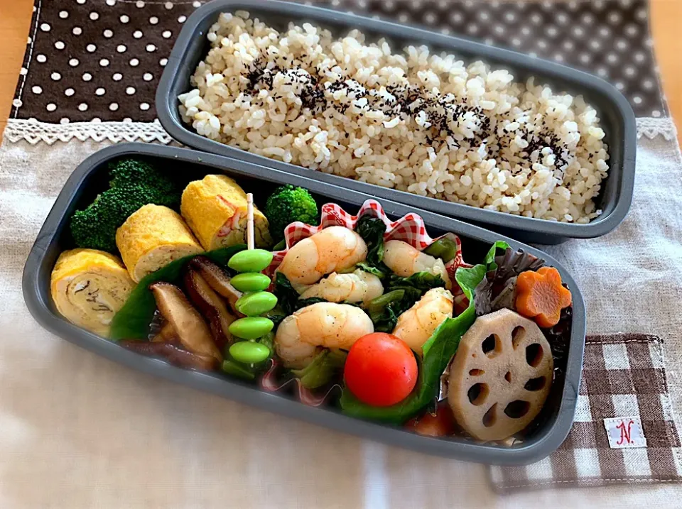 えび 青梗菜ソテー🥬🦐
卵焼き＋カニカマ🍳
しいたけ甘辛煮🍄
筑前煮🥕
🍅🥦🍚|あやこさん