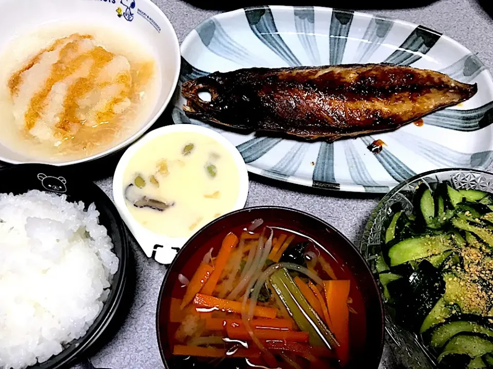 Snapdishの料理写真:きゅうりとゴマで夏の味がした #夕飯 お粥白米、大根おろし、魚文化干し、きゅうり浅漬けゴマかけ、人参もやしカブの茎味噌汁、冷茶碗蒸し|ms903さん