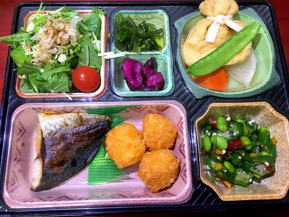 Snapdishの料理写真:お任せメニュー 日替わり弁当 宅配ランチ 豊川市配達|Naokazu Kuritaさん