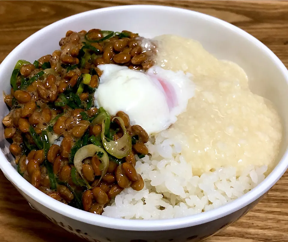 Snapdishの料理写真:今日の朝食
☆温玉のせ納豆とろろご飯|まぁたんさん